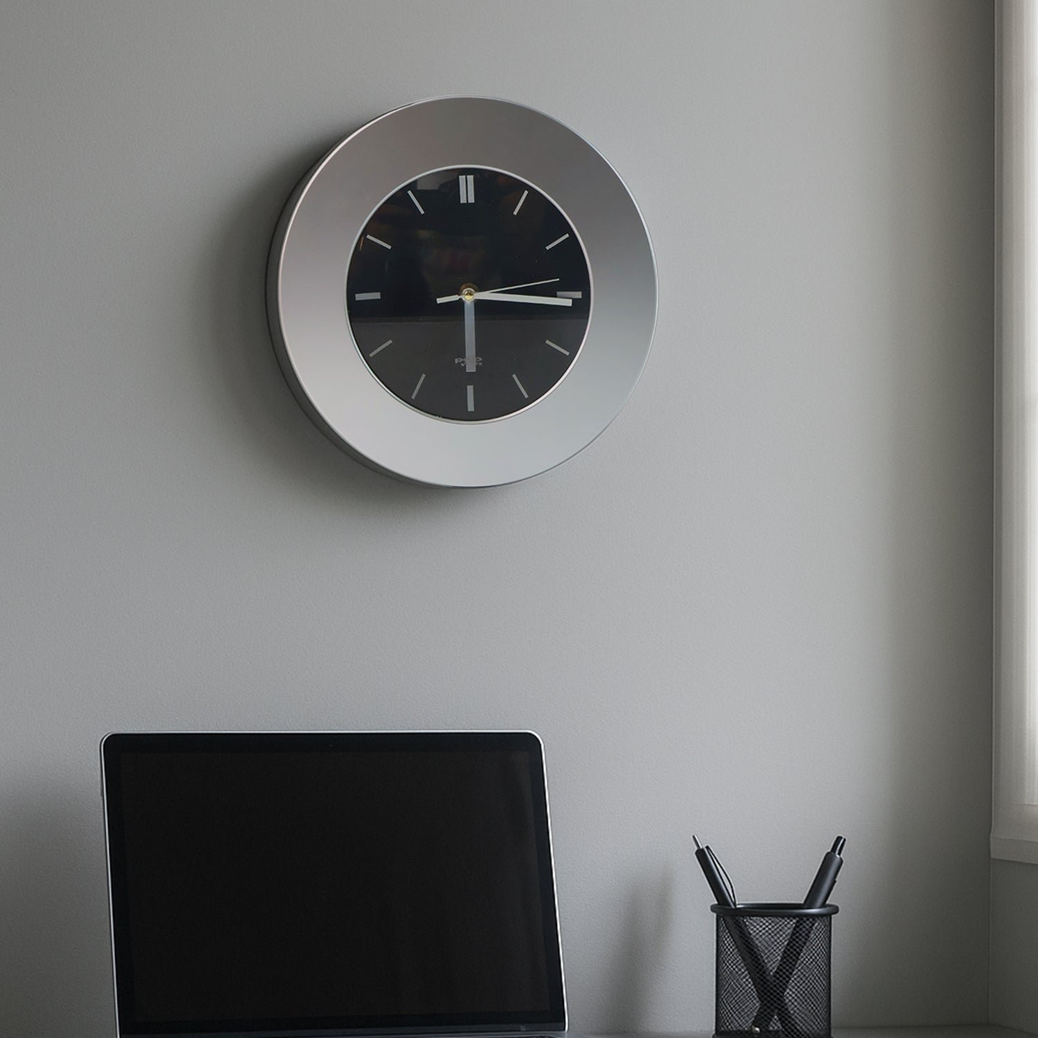 Modern Round Wall Clock - (1 Pc) - Image 3